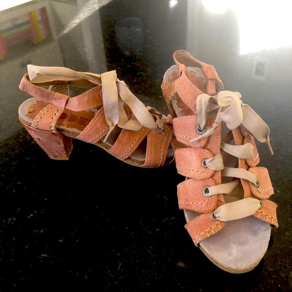 Leather, wood soled heeled sandals. Tan leather with over stitching. - Picture 1 of 8